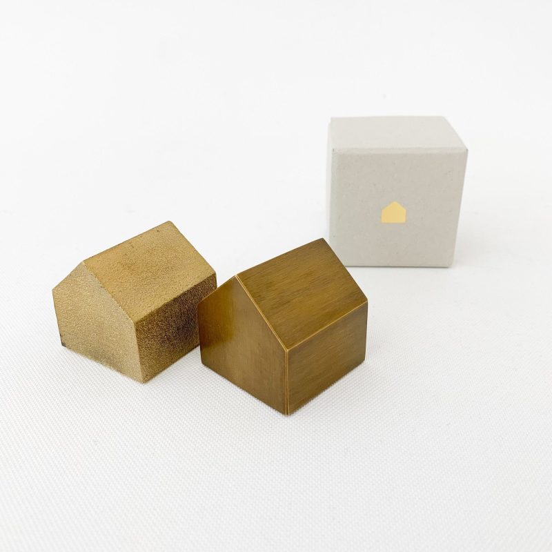 brass house paperweight 832222