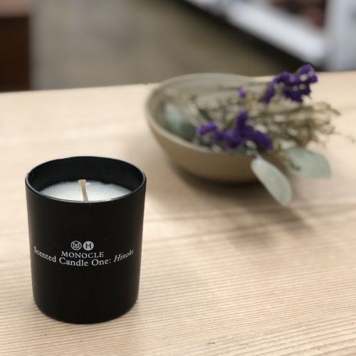 cdg mon01 e3 hinoki 165g candle 542313