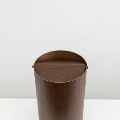 lidded waste basket walnut 685043